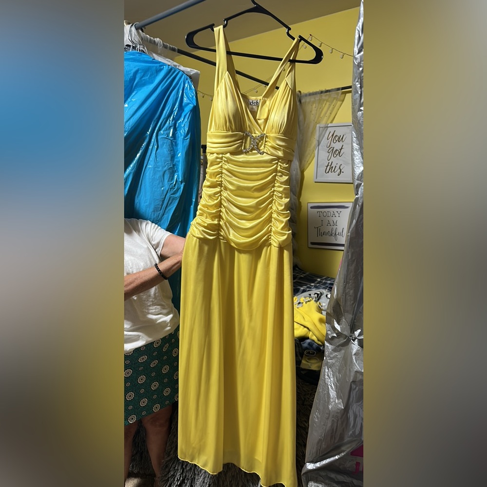 Beautiful Yellow Prom dress!!